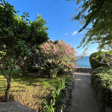 Nelinda Waterfront Bed & Breakfast