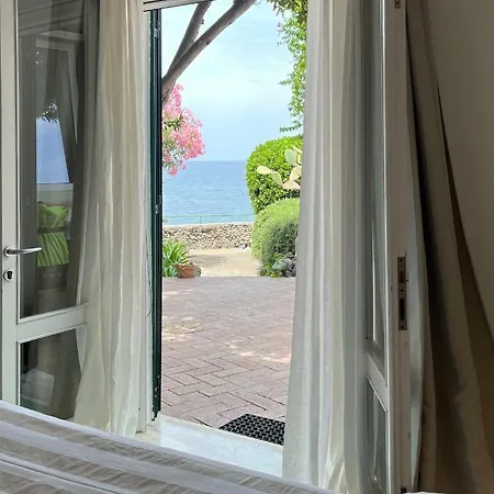 Nelinda Waterfront 4*