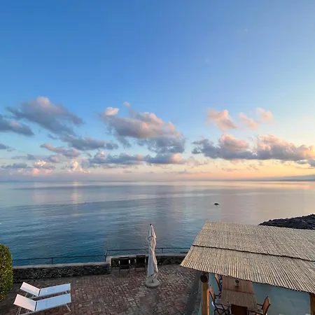 Nelinda Waterfront 4*