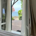 Nelinda Waterfront 4*