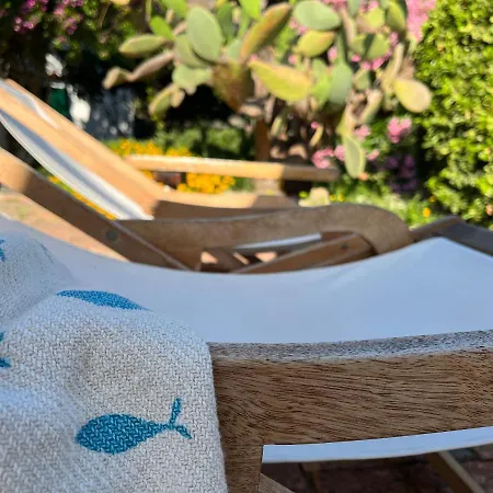 Nelinda Waterfront Bed and breakfast