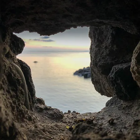 Nelinda Waterfront Bed and breakfast 4*