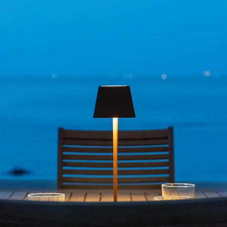 Nelinda Waterfront Couette-café