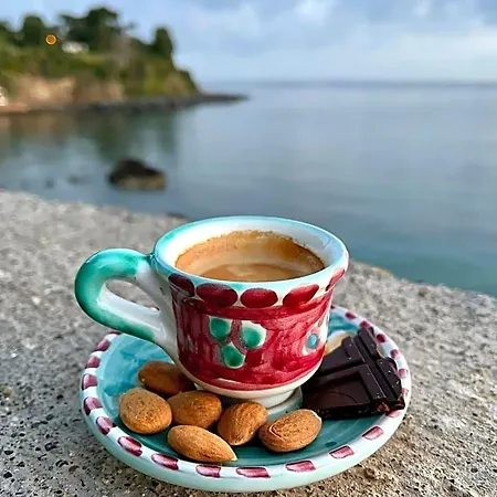Nelinda Waterfront Bed & Breakfast