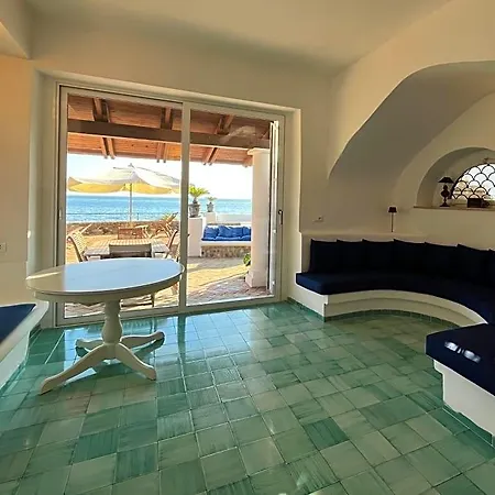 Nelinda Waterfront Bed & Breakfast 4*